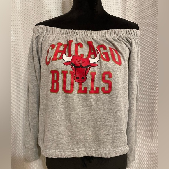 NBA Chicago Bulls Off-shoulder Long Sleeve Crop Top Size Large - Picture 1 of 8
